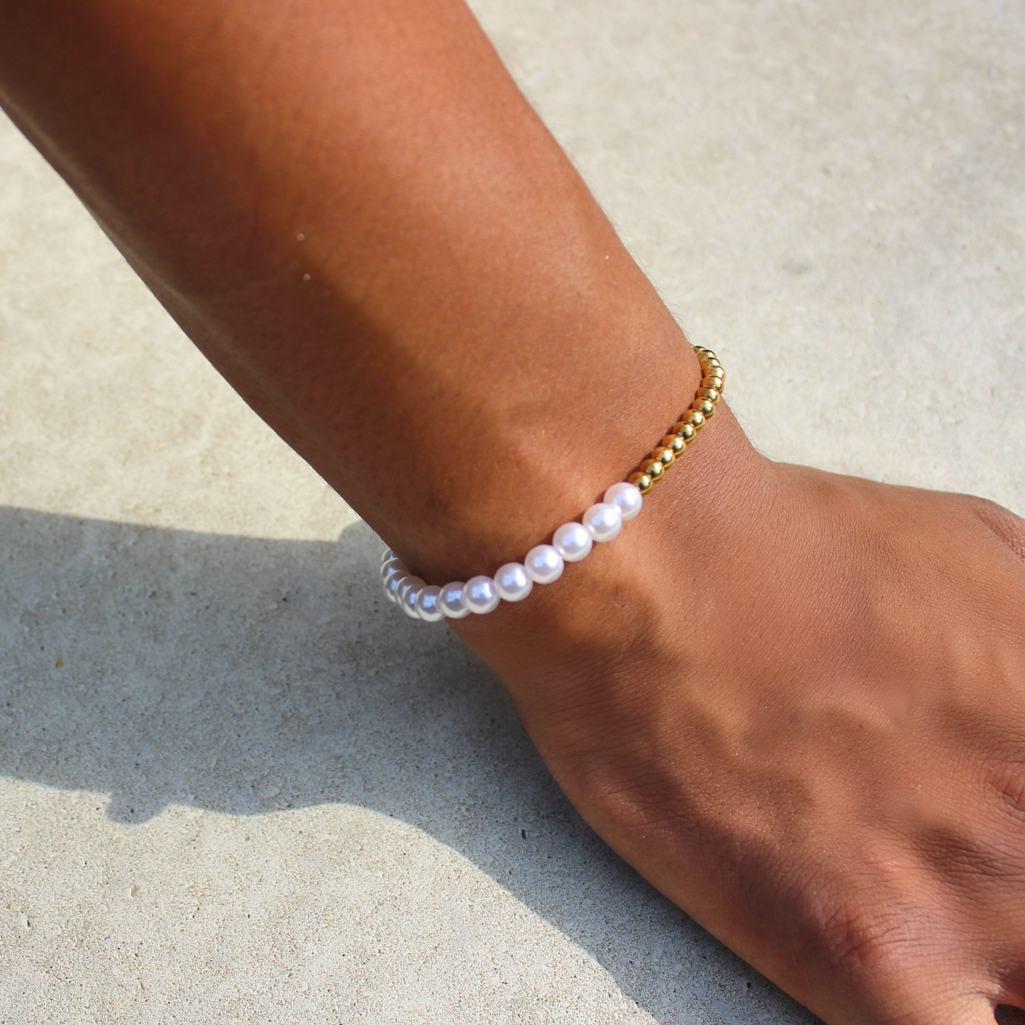 Bracelet doré en acier inoxydable élégant pour femme et homme - waterproof et hypoallergénique