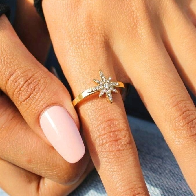 Bague dorée acier inoxydable mixte homme femme élégante hypoallergénique