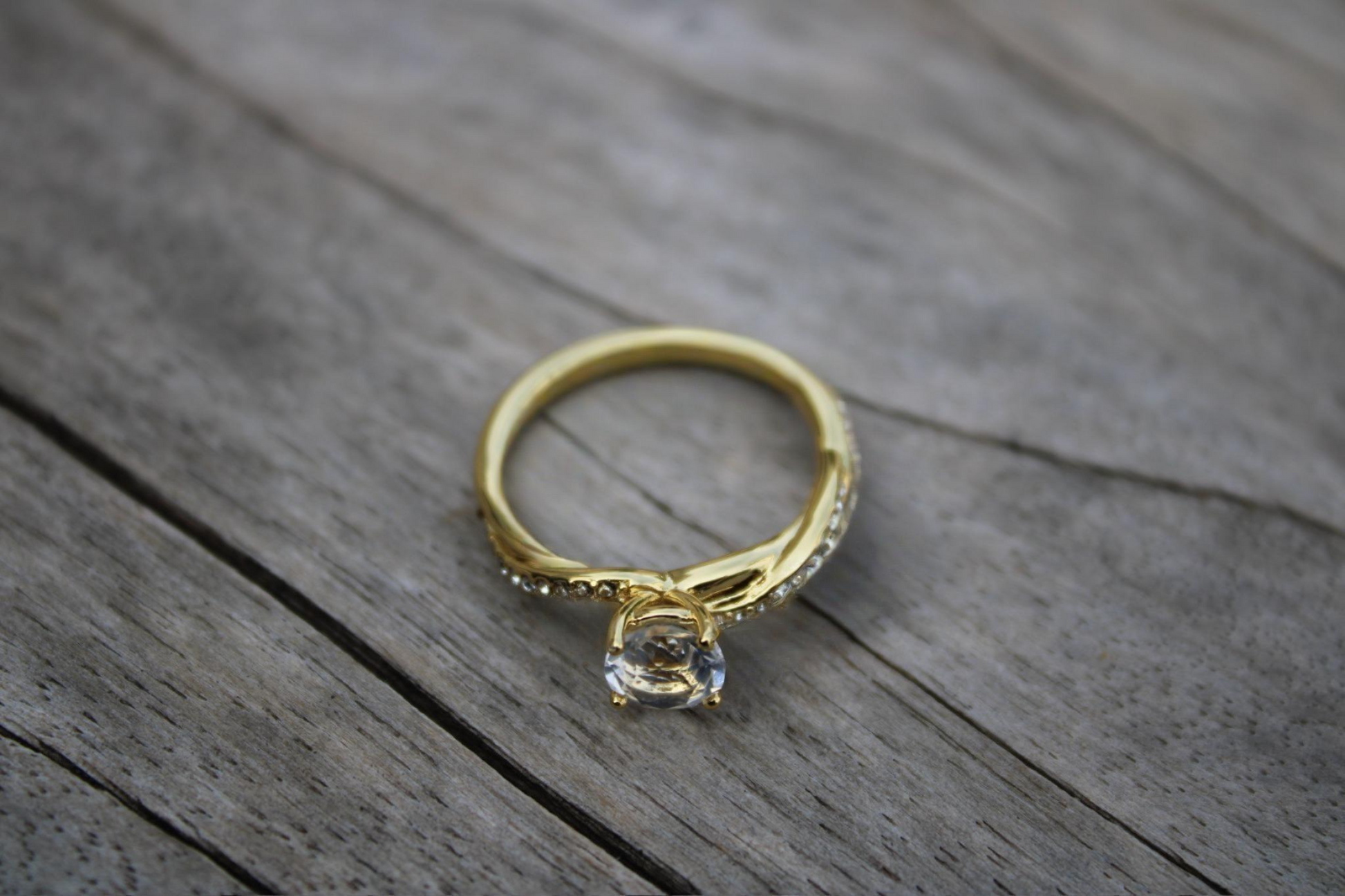 Bague Eleanor dorée cristaux autrichiens plaqué or 18 carats bijou prestige