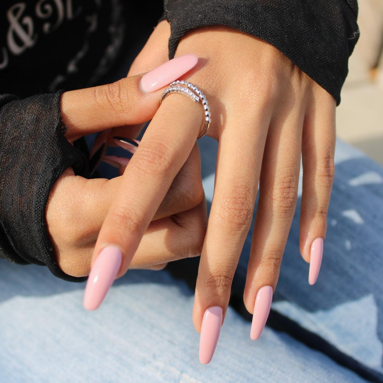 Bague minimaliste acier inoxydable argent or femme hypoallergénique