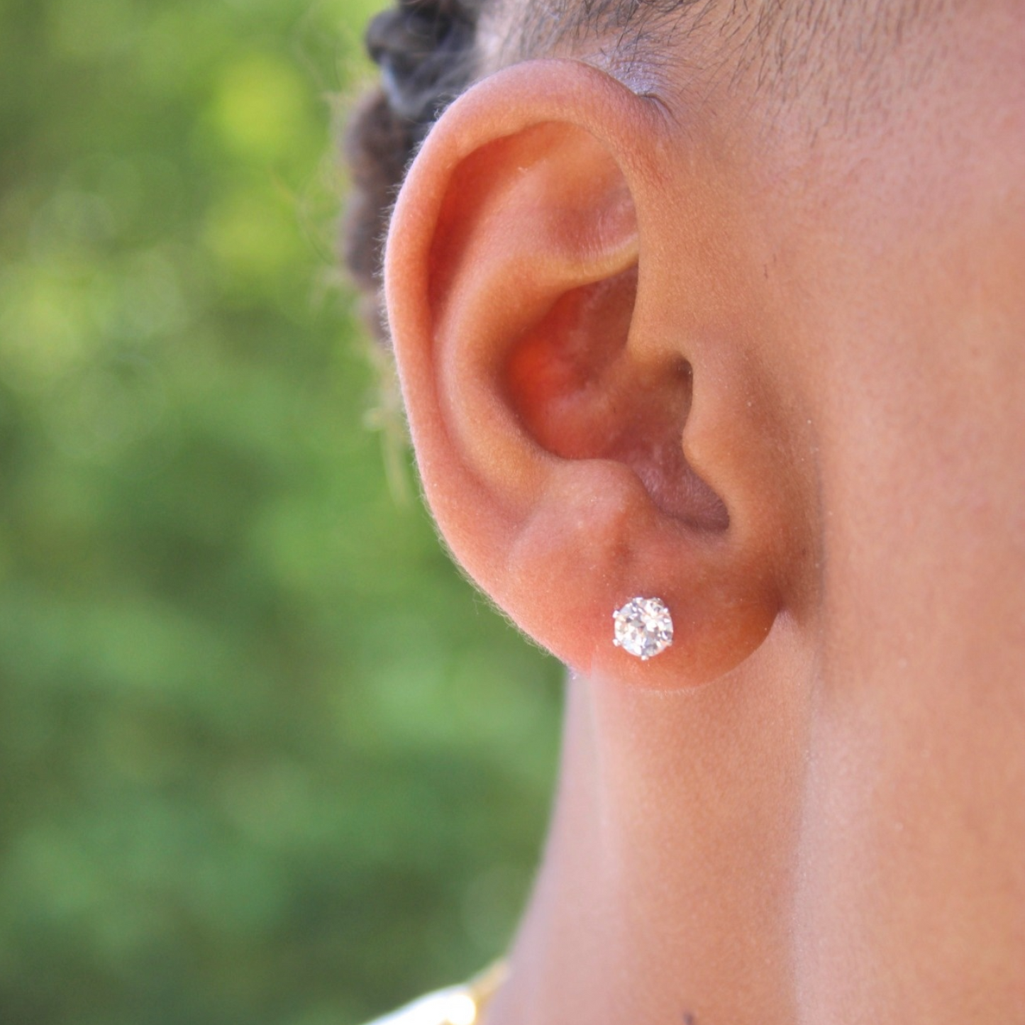 Boucles d'oreilles argentées plaqué rhodium cristaux 7mm intemporel