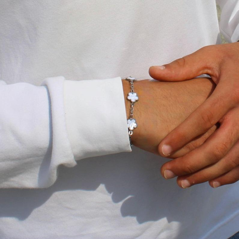 Détail bracelet 20cm blanc or acier inoxydable contraste élégant