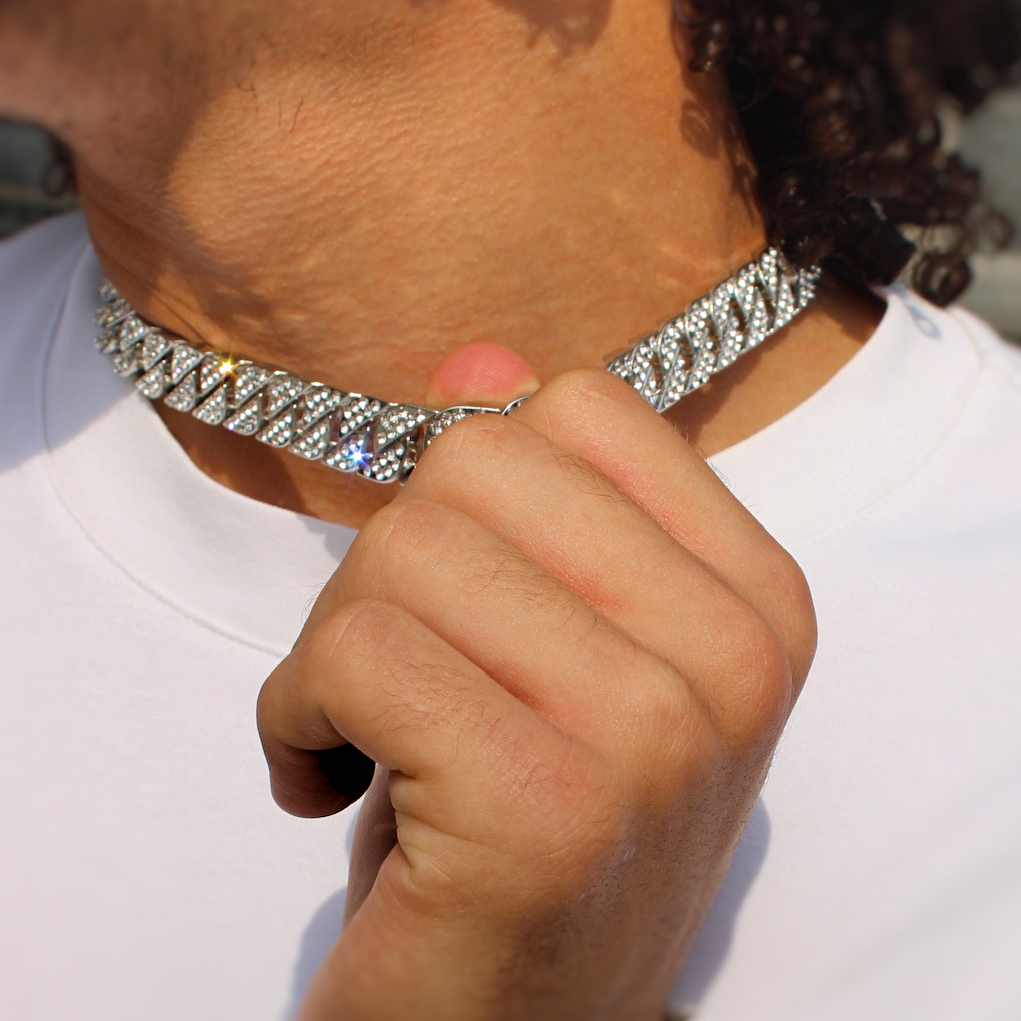 Détail chaîne 45cm maille cubaine dorée homme robuste